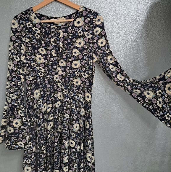 Soft & Sexy Floral Fit & Flair Dress    Size S/P - Picture 3 of 14